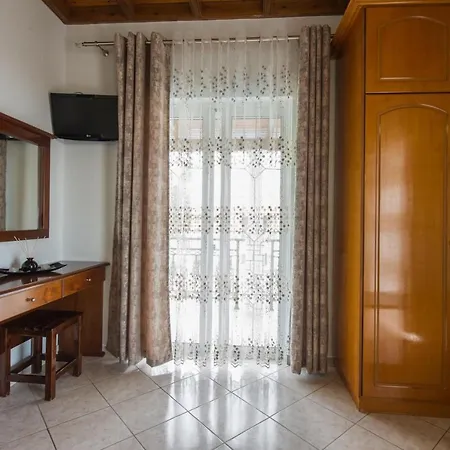Makis Otel Roda (Corfu)